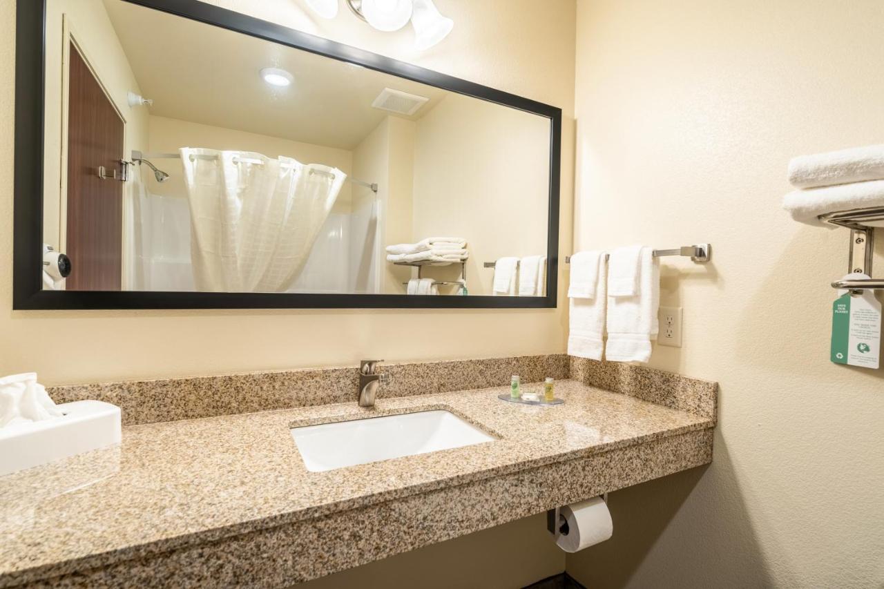 Cobblestone Inn & Suites - Kermit Exterior photo