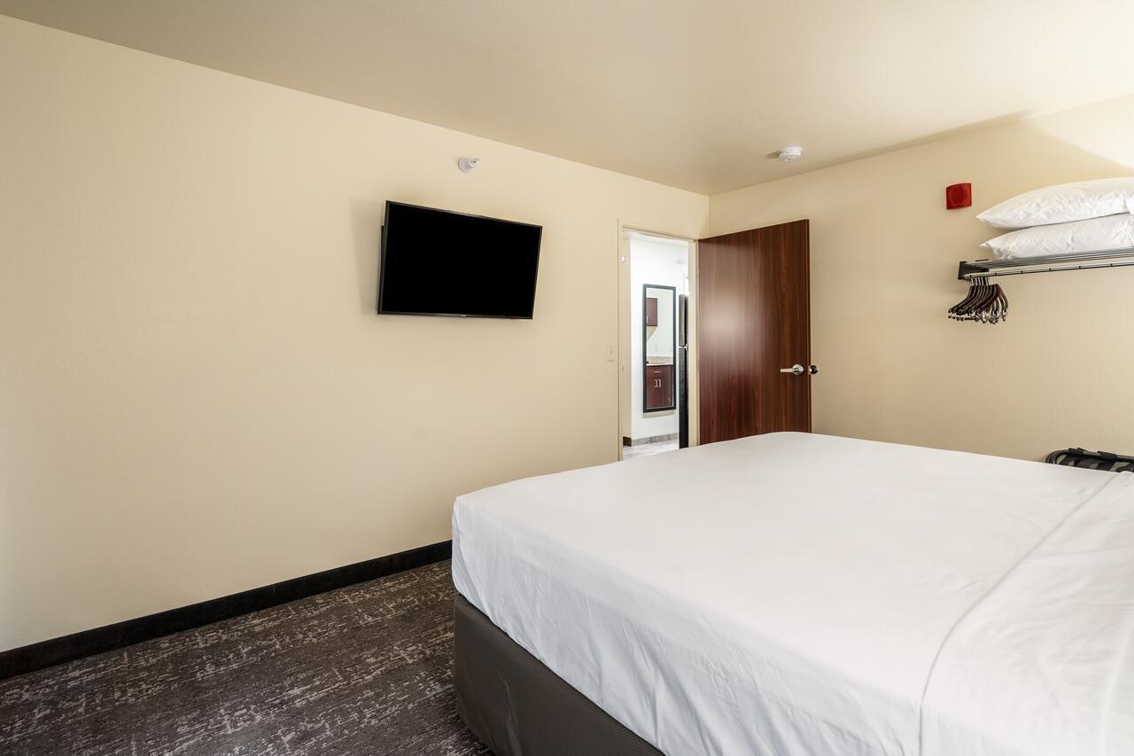 Cobblestone Inn & Suites - Kermit Exterior photo